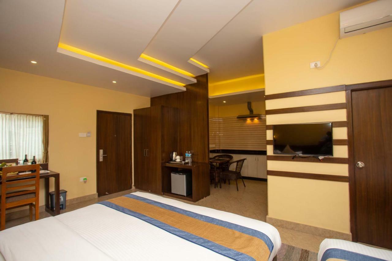 Hotel Lake Paradise Pokhara Exteriör bild