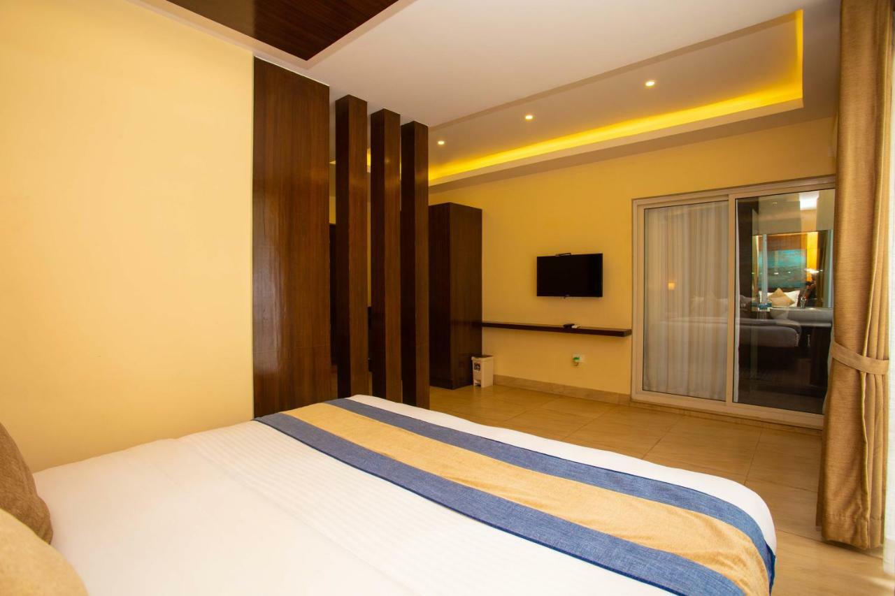Hotel Lake Paradise Pokhara Exteriör bild
