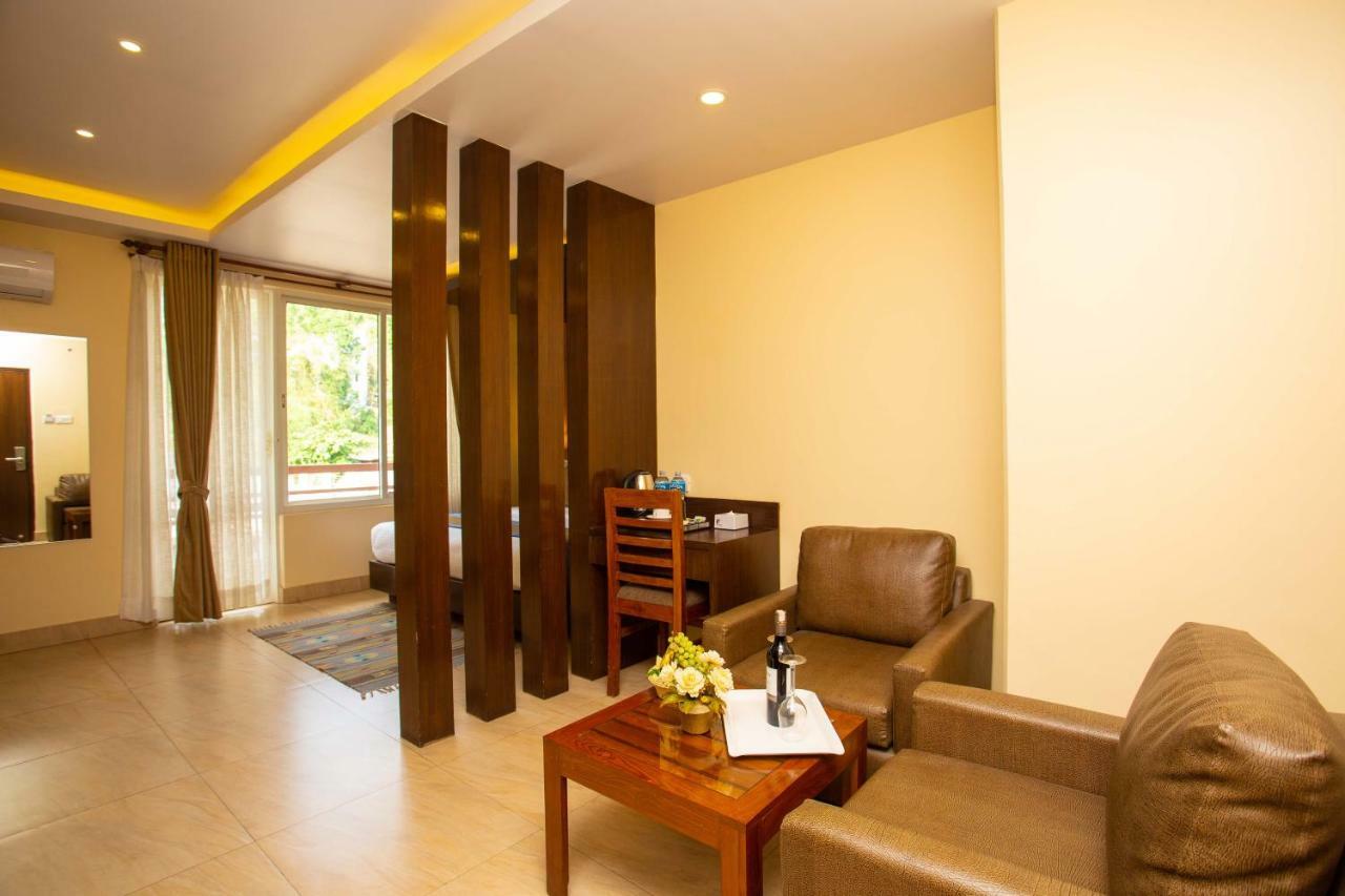 Hotel Lake Paradise Pokhara Exteriör bild