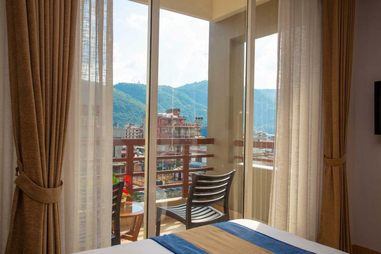 Hotel Lake Paradise Pokhara Exteriör bild