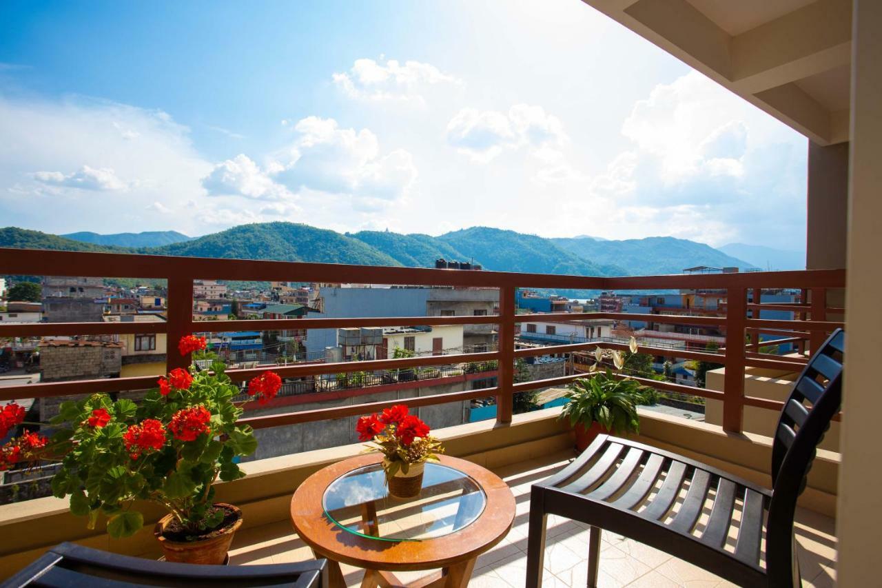 Hotel Lake Paradise Pokhara Exteriör bild