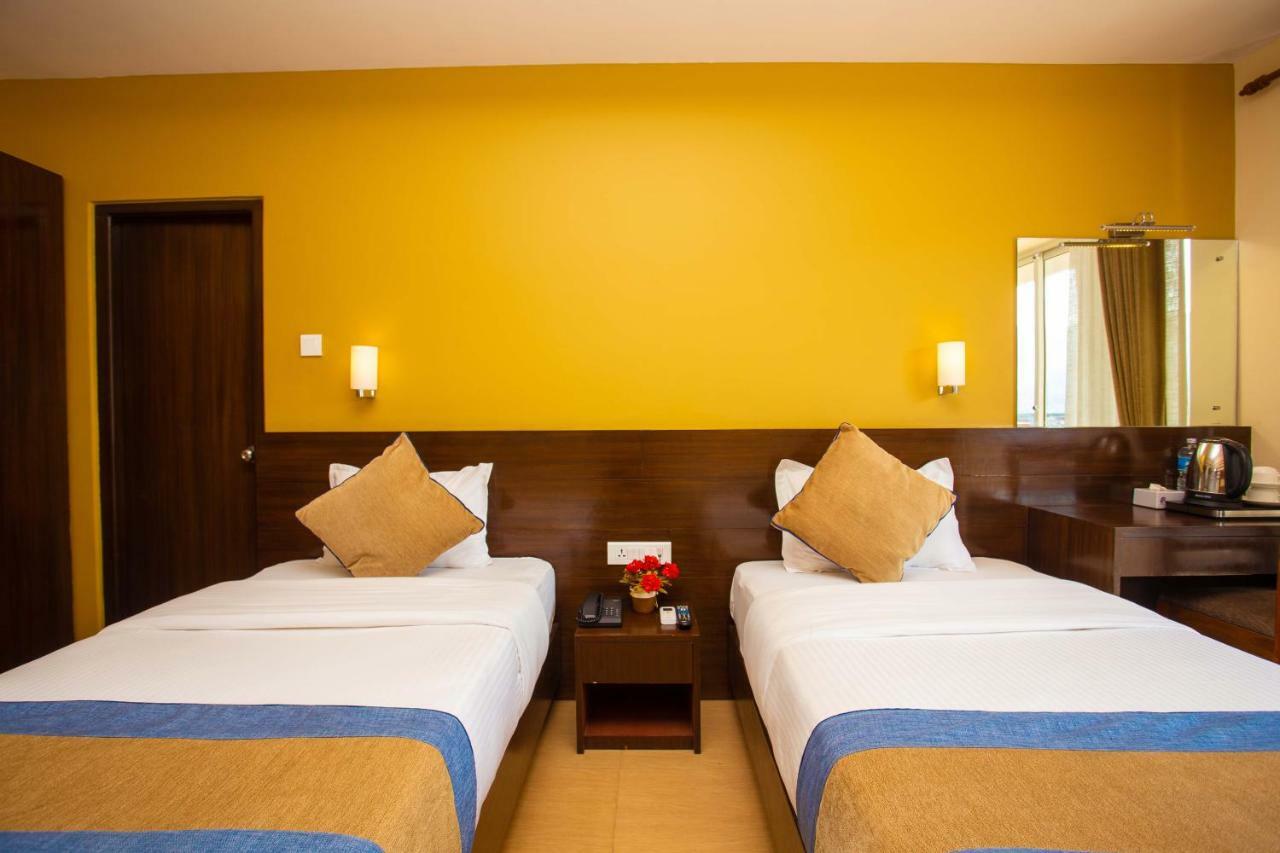Hotel Lake Paradise Pokhara Exteriör bild