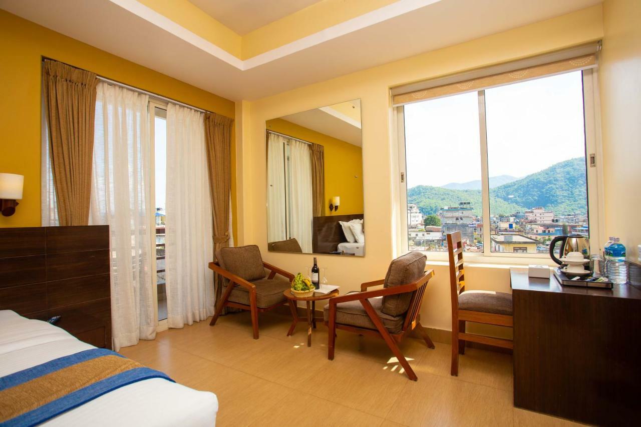 Hotel Lake Paradise Pokhara Exteriör bild