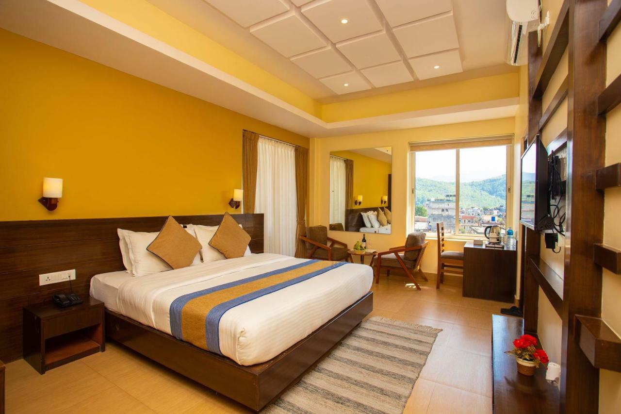 Hotel Lake Paradise Pokhara Exteriör bild