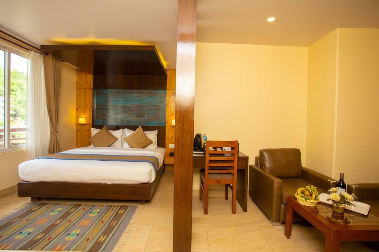 Hotel Lake Paradise Pokhara Exteriör bild