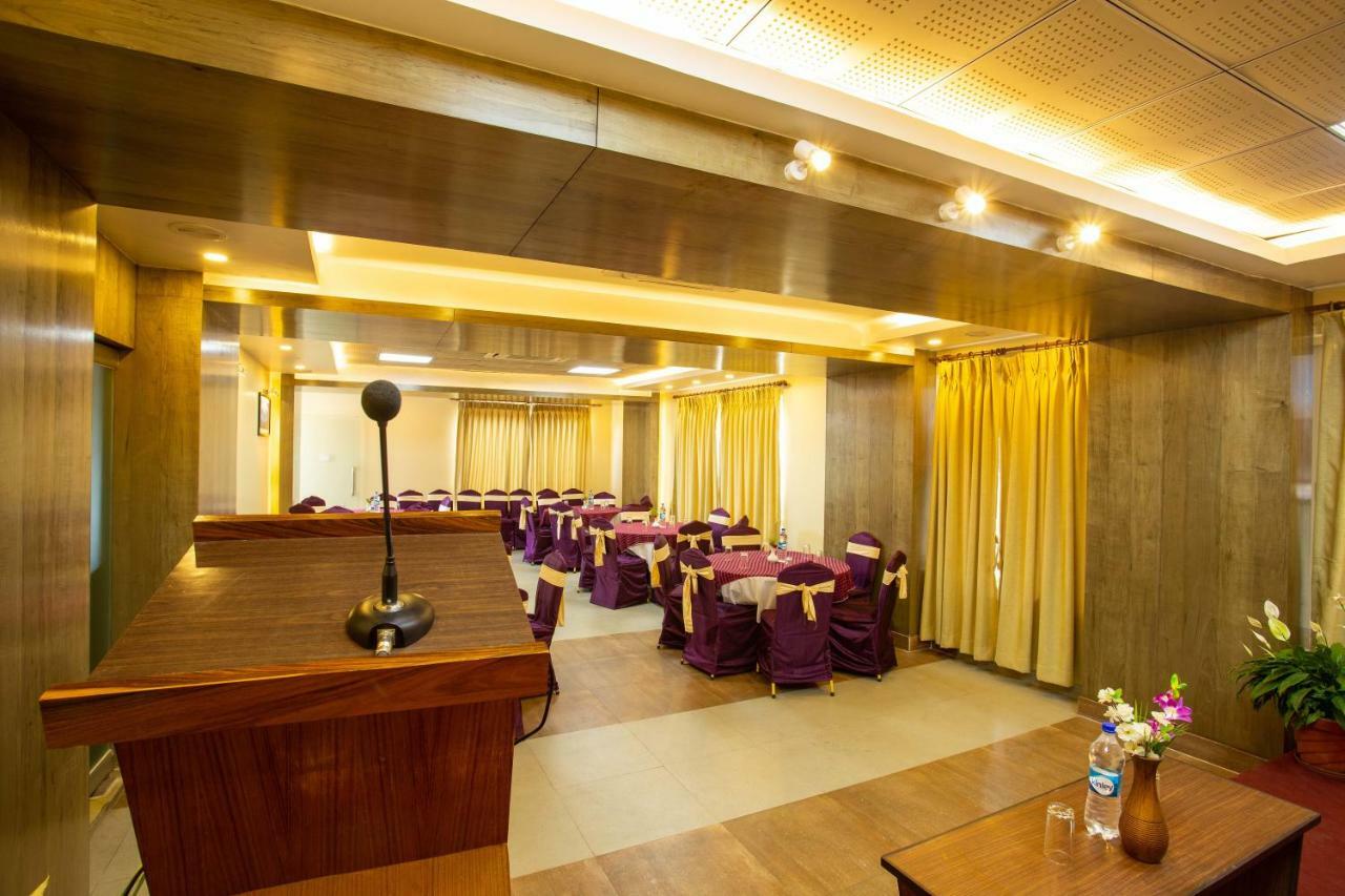 Hotel Lake Paradise Pokhara Exteriör bild