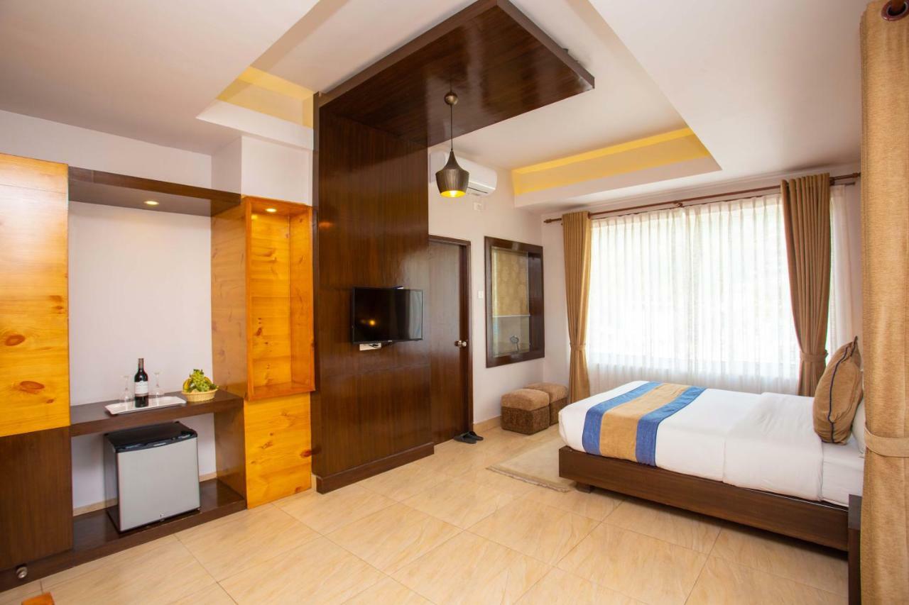 Hotel Lake Paradise Pokhara Exteriör bild