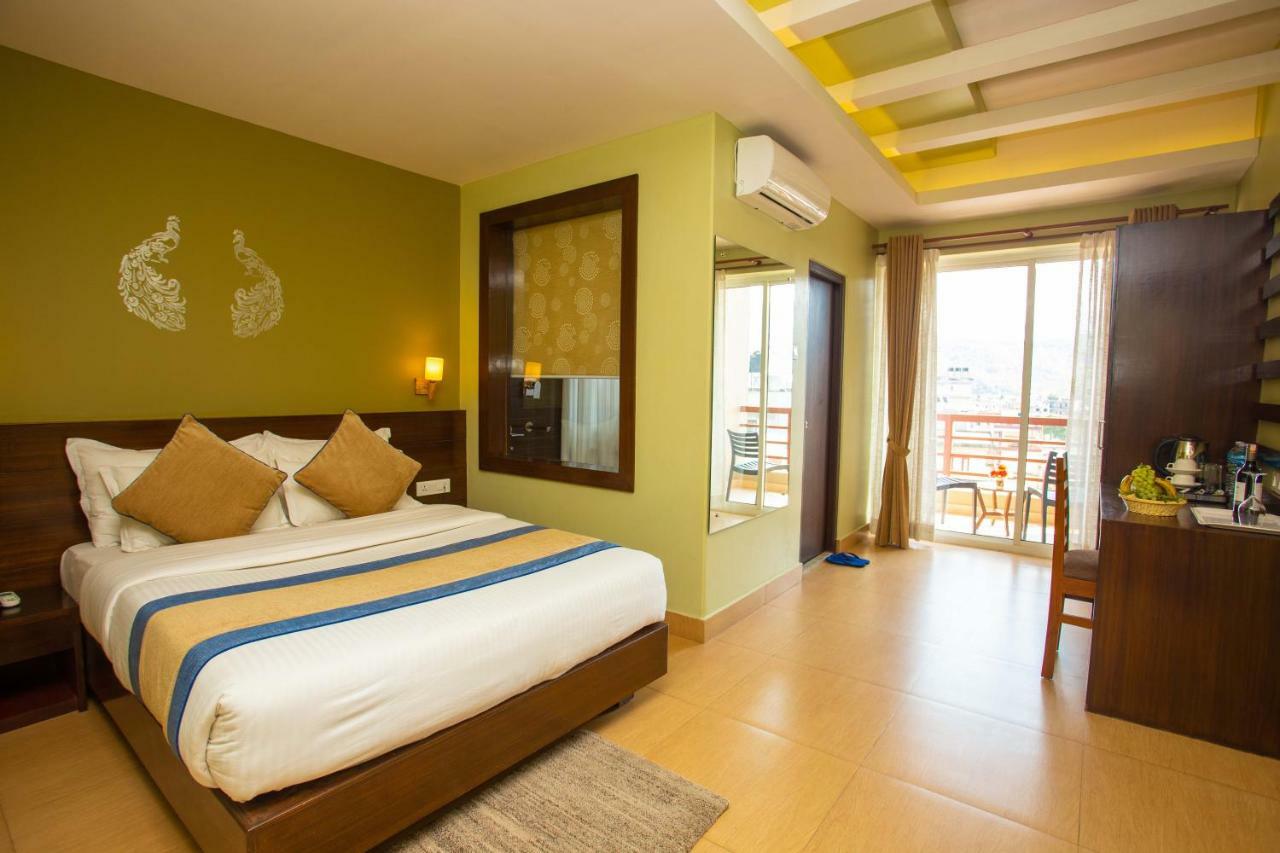 Hotel Lake Paradise Pokhara Exteriör bild