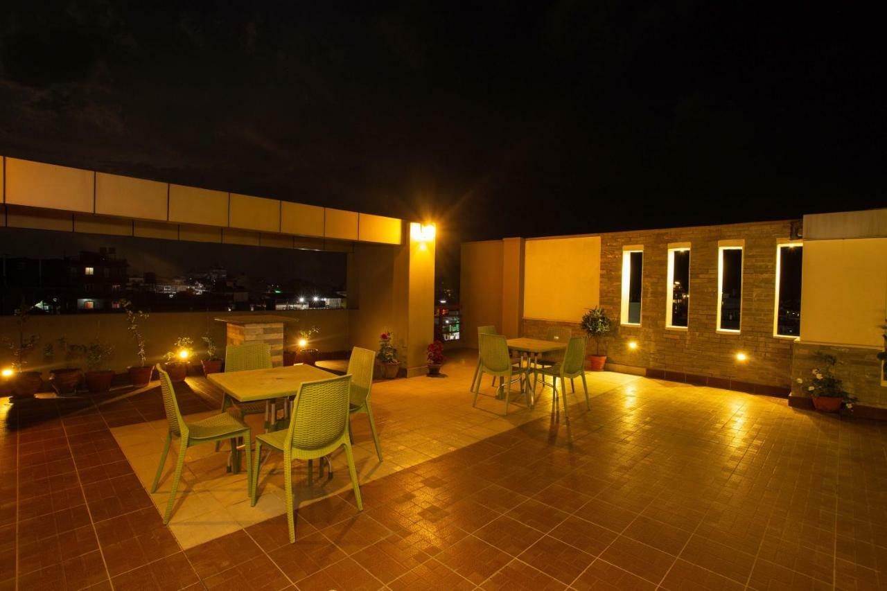 Hotel Lake Paradise Pokhara Exteriör bild