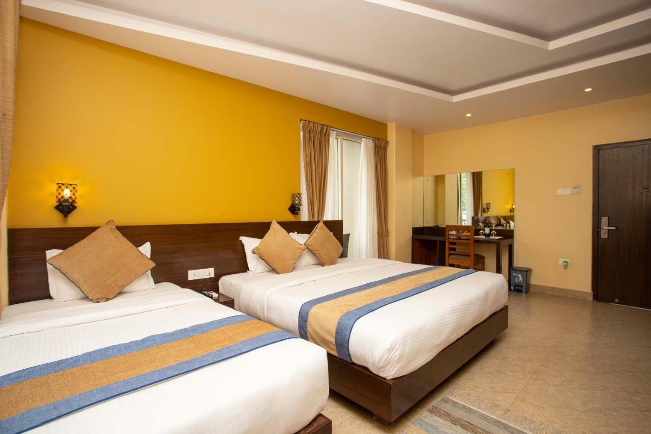 Hotel Lake Paradise Pokhara Exteriör bild