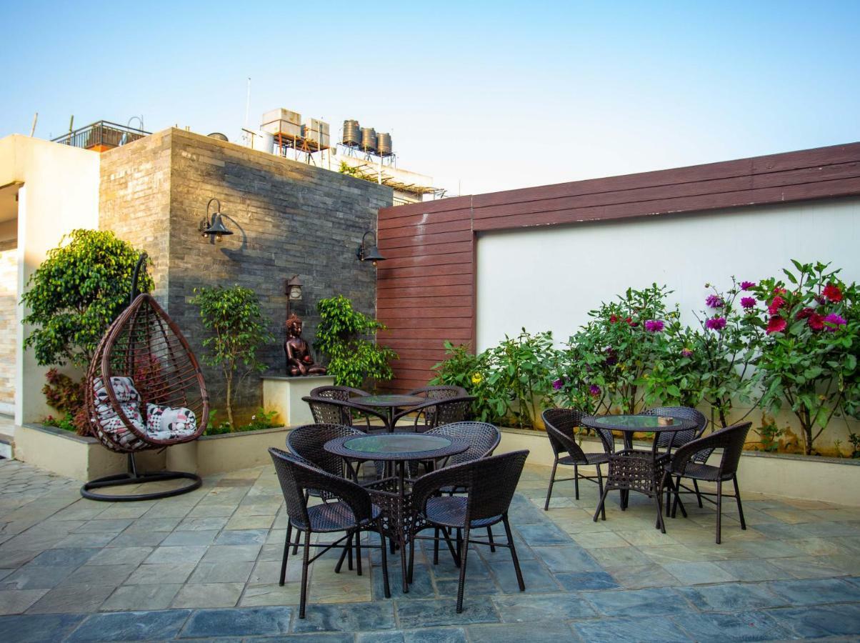 Hotel Lake Paradise Pokhara Exteriör bild