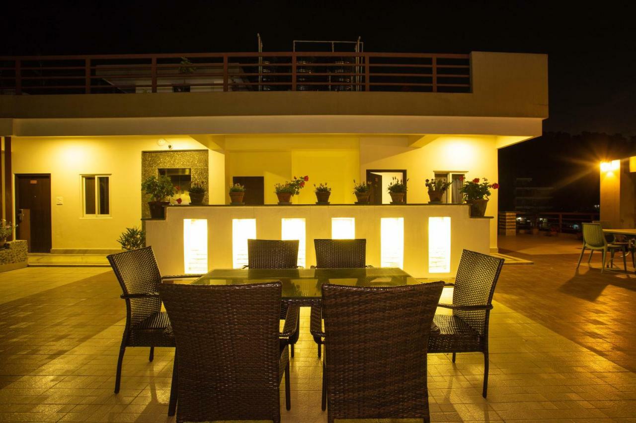 Hotel Lake Paradise Pokhara Exteriör bild