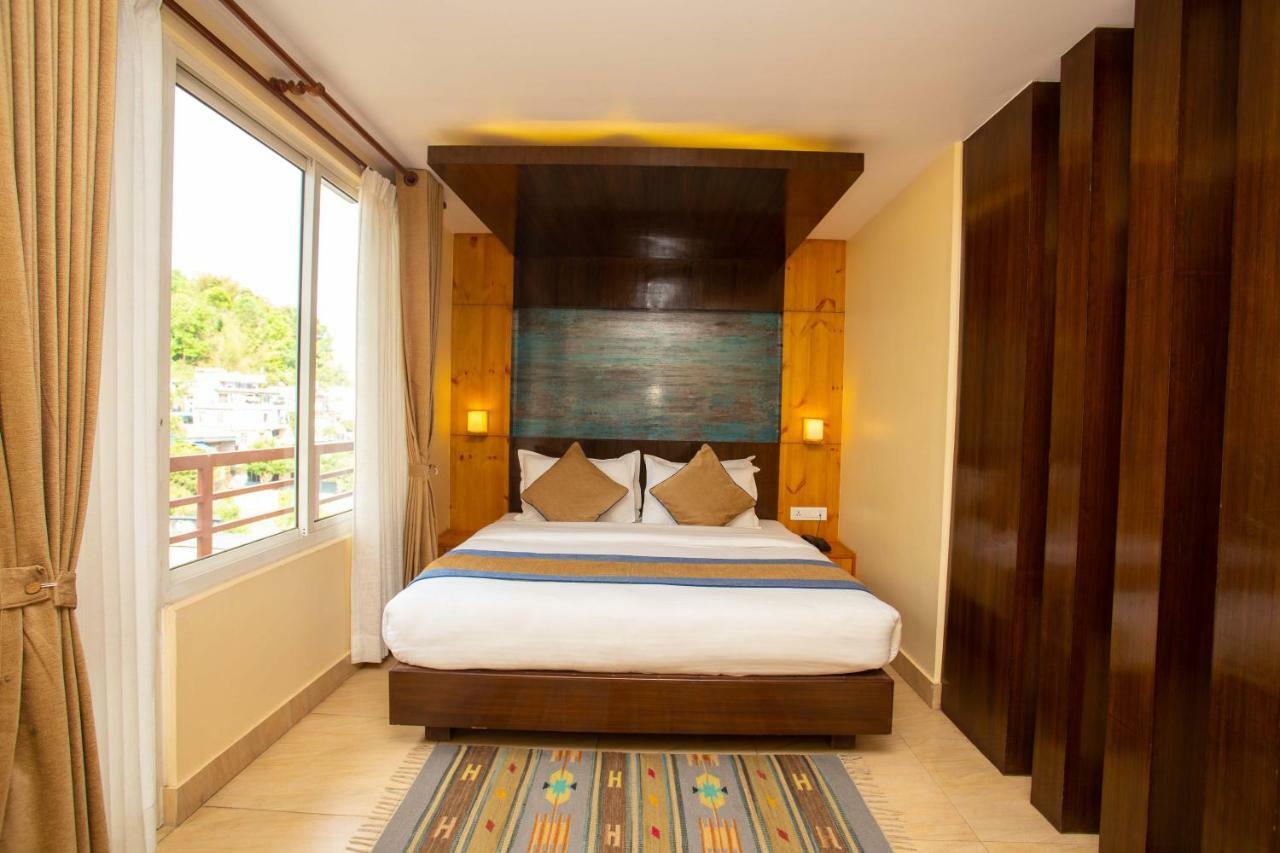 Hotel Lake Paradise Pokhara Exteriör bild