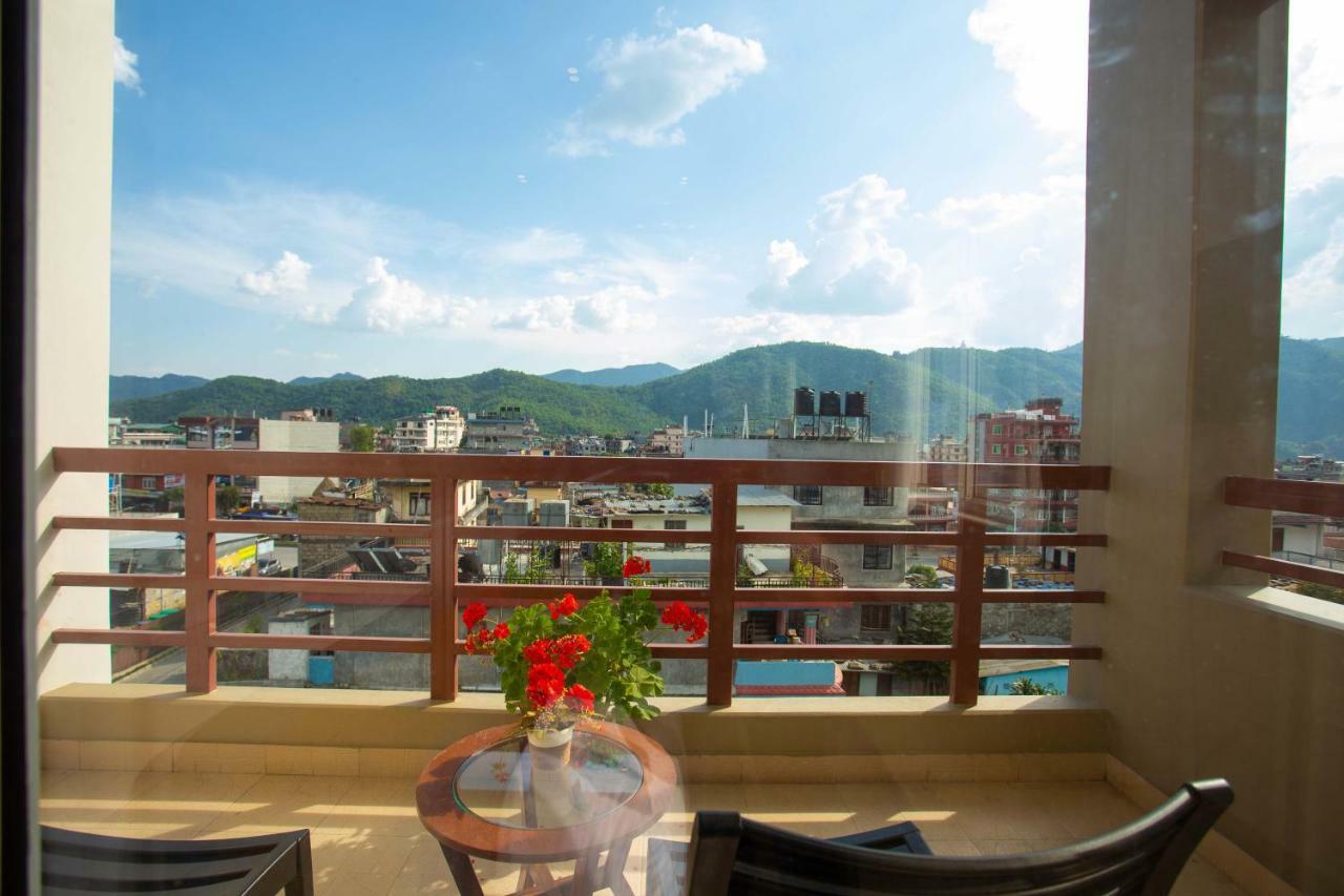 Hotel Lake Paradise Pokhara Exteriör bild
