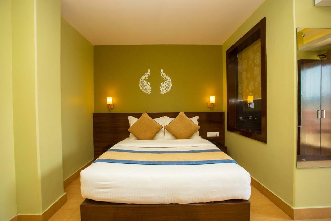 Hotel Lake Paradise Pokhara Exteriör bild
