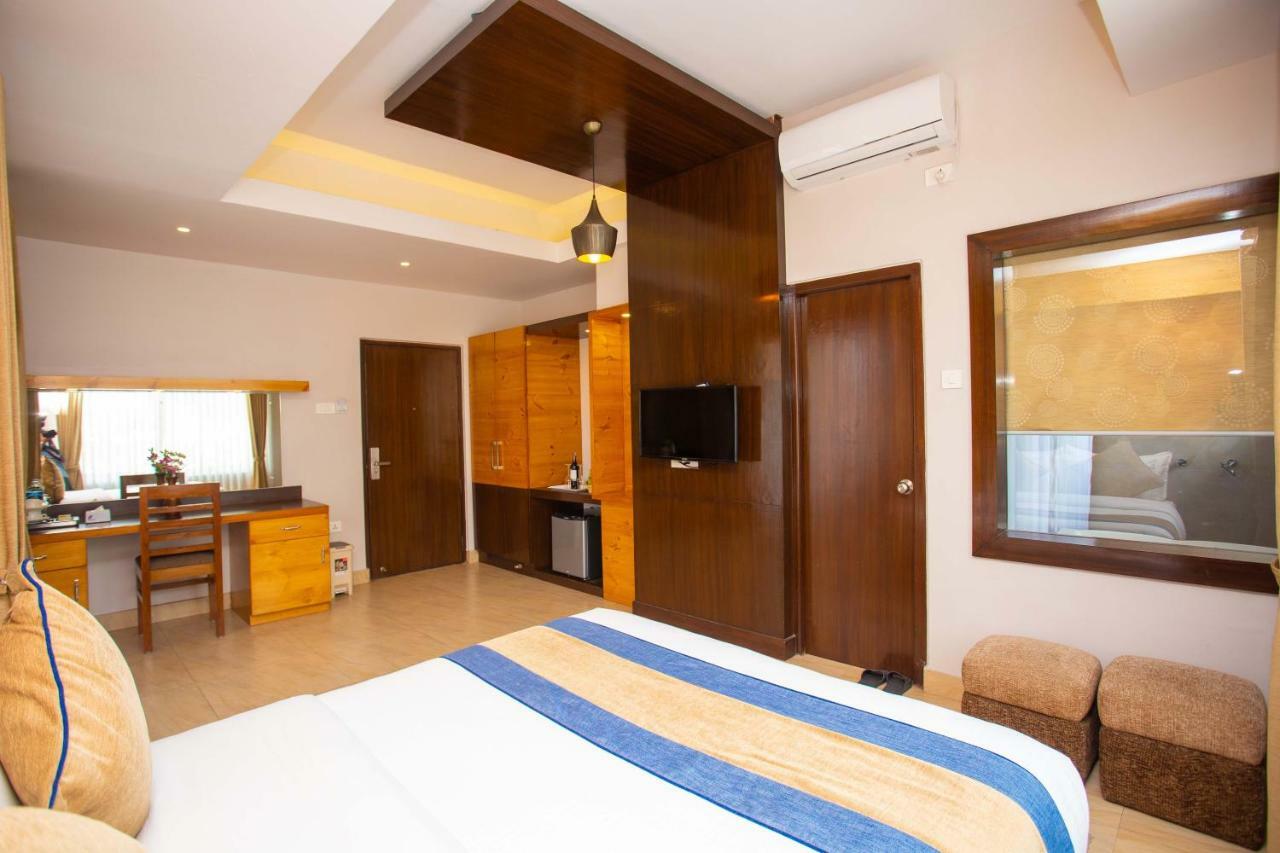 Hotel Lake Paradise Pokhara Exteriör bild