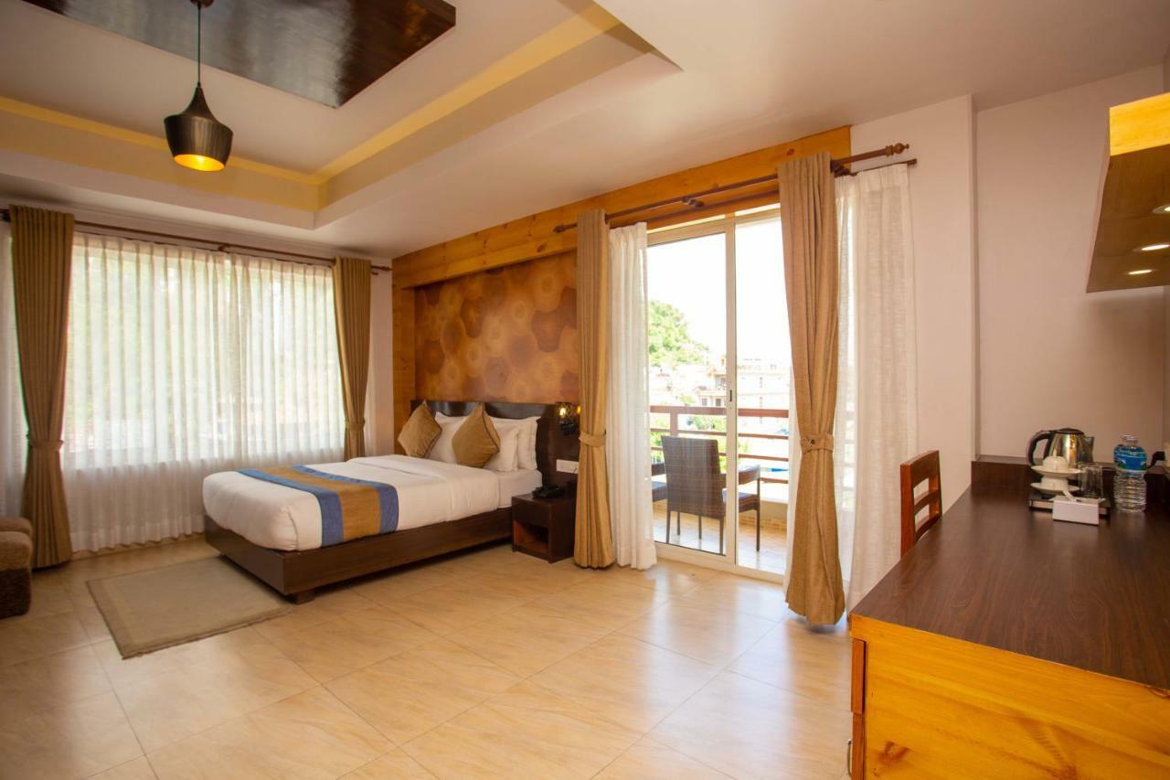 Hotel Lake Paradise Pokhara Exteriör bild